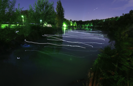 Bruits de fonds – light painting of a lake’s depth