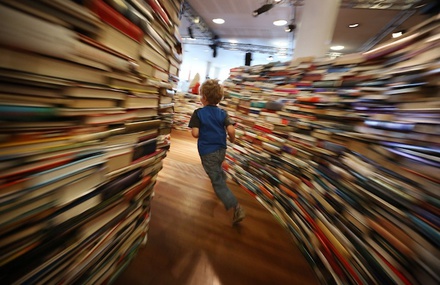 Labyrinth Made from 250 000 Books