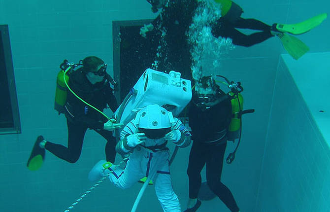 Nemo 33 Swimming Pool