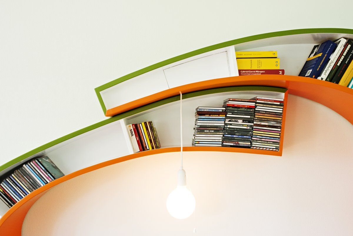 Amazing-Cool-Bookworm-Bookshelf-Design-Pictures