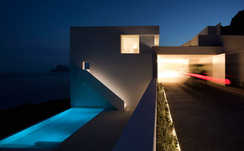 House on the Cliff4