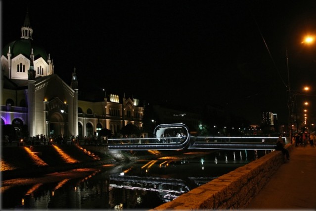 Looping Bridge – Fubiz Media