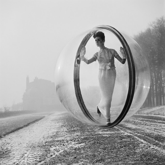 Women in Bubbles over Paris5