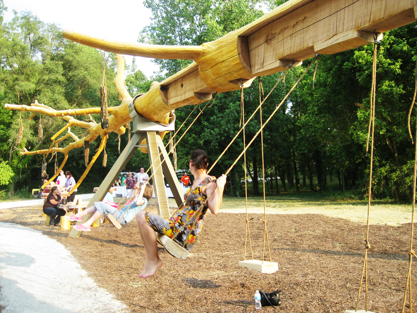 visiondivision_chop_stick_6_exterior_picture_swings_72dpi