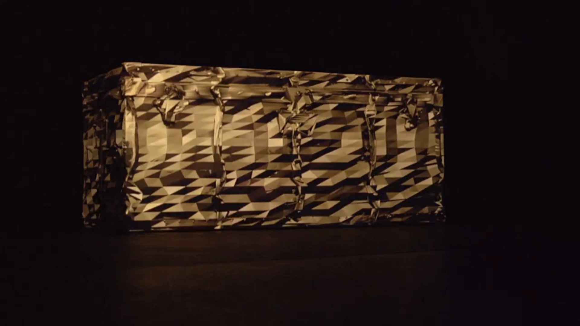 Louis Vuitton - Retracing the Trunk3