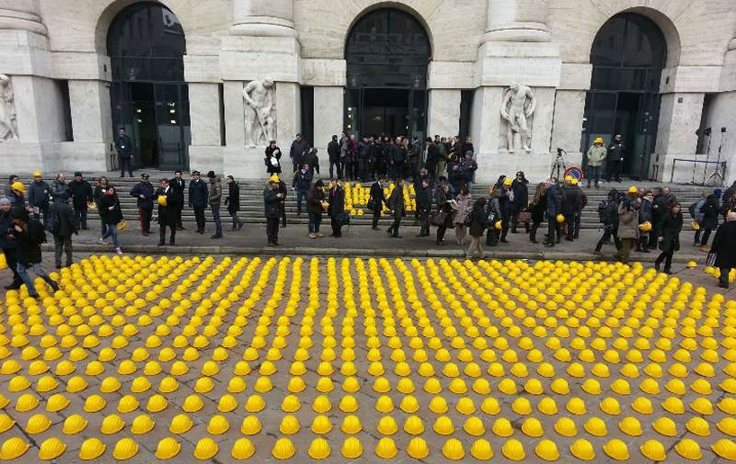 10 000 Yellow Helmets2
