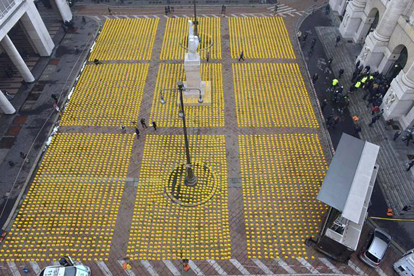 10 000 Yellow Helmets4