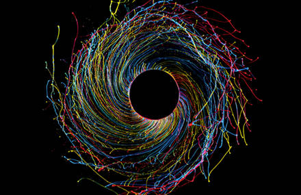 « Black Hole, paint in motion » par Fabian Oefner