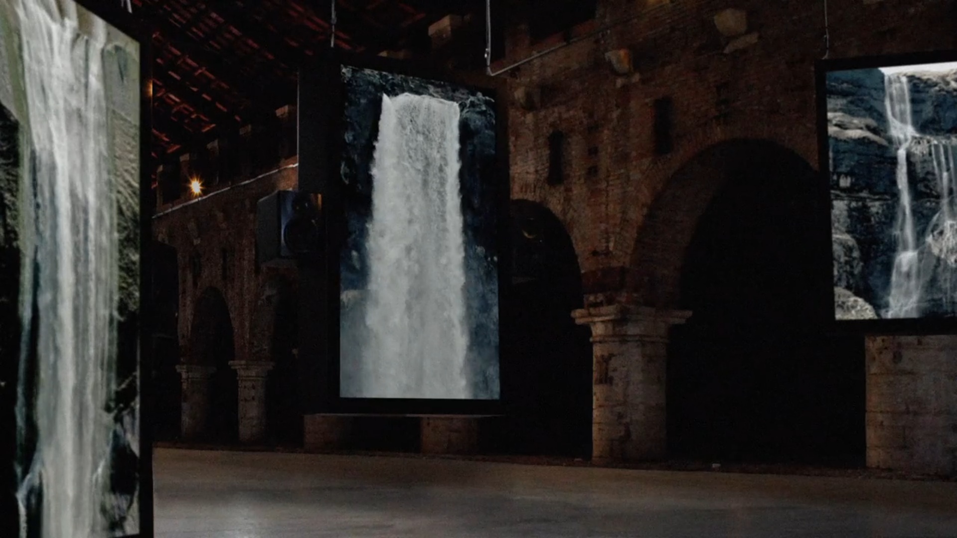 Audiovisual Installation of Waterfalls8