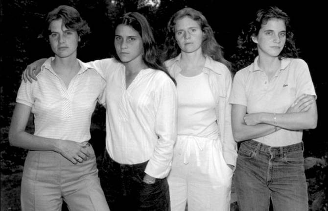 Portraits of 4 sisters every year for 36 years