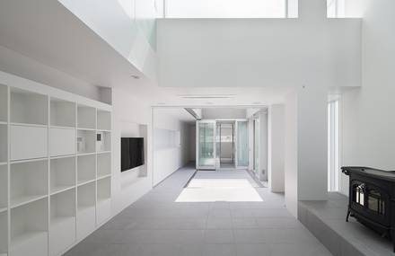 House in Gokiso by Kazuki Moroe Architects