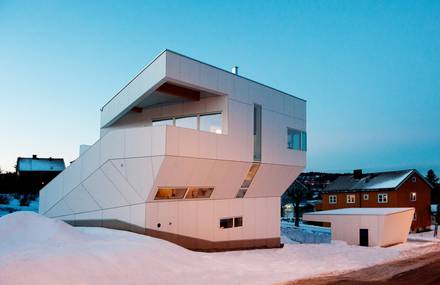 The Polite House by JVA
