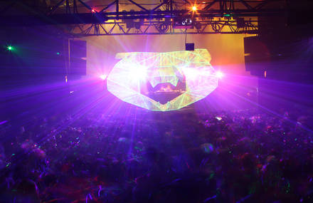 Polygonal Bear // Stage design by AV-Exciters