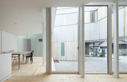 House in Nagahama by Comma Design Office