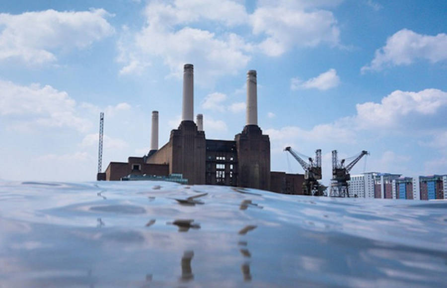 London swallowed by Flooding Waves