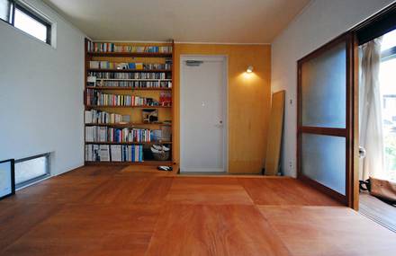 Scaled Back House by ROOVICE
