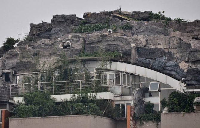 Mountain Villa on top of Chinese Tower