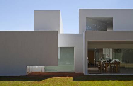 Migliari Guimarães House by DOMO Arquitetos