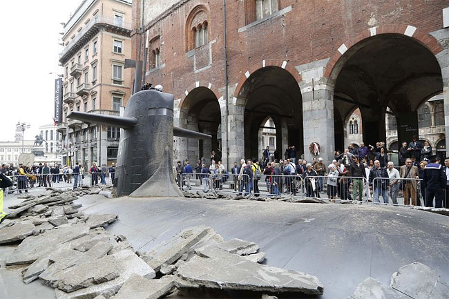 Submarine in Milan10