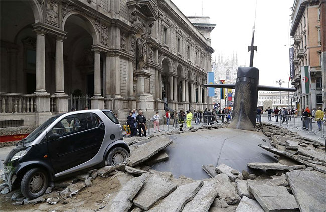 Submarine in Milan2