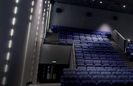 NANOLIGHT équipe le premier multiplexe EuropaCorp avec ses nez de marches lumineux