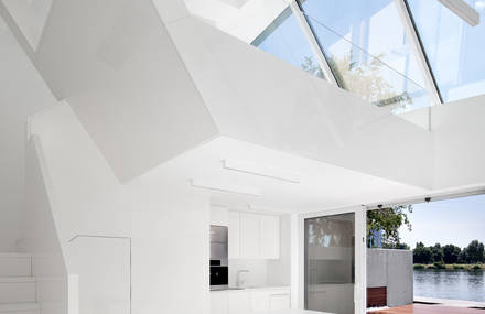 Bathing Hut by SHARE Architects