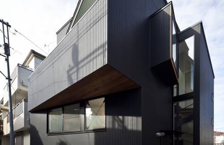 House in Shimomaruko by atelier HAKO architects