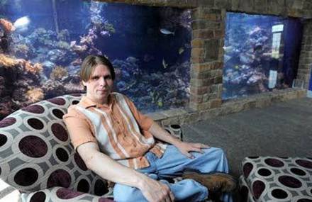 Bill Wann has the largest fish tank in North America