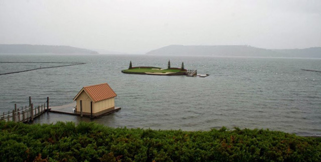 Floating Golf Course4