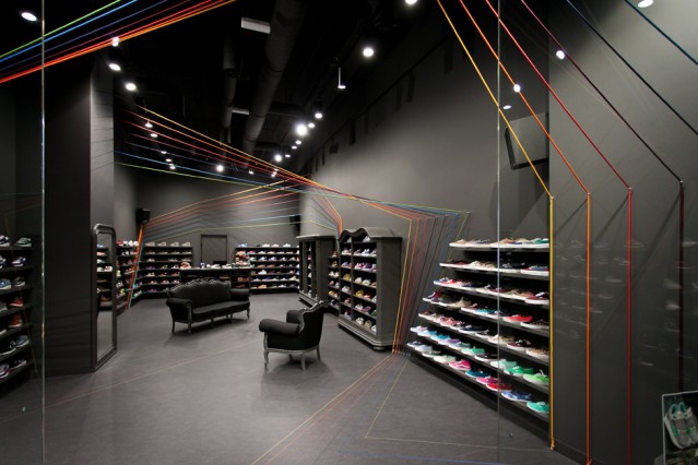 Run Colors Sneaker Store – Fubiz Media