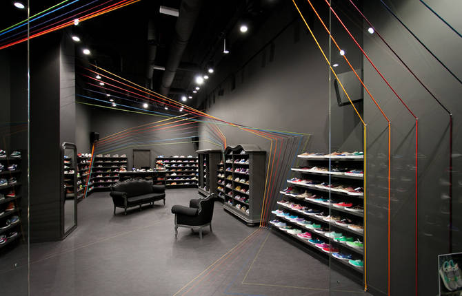 Run Colors Sneaker Store