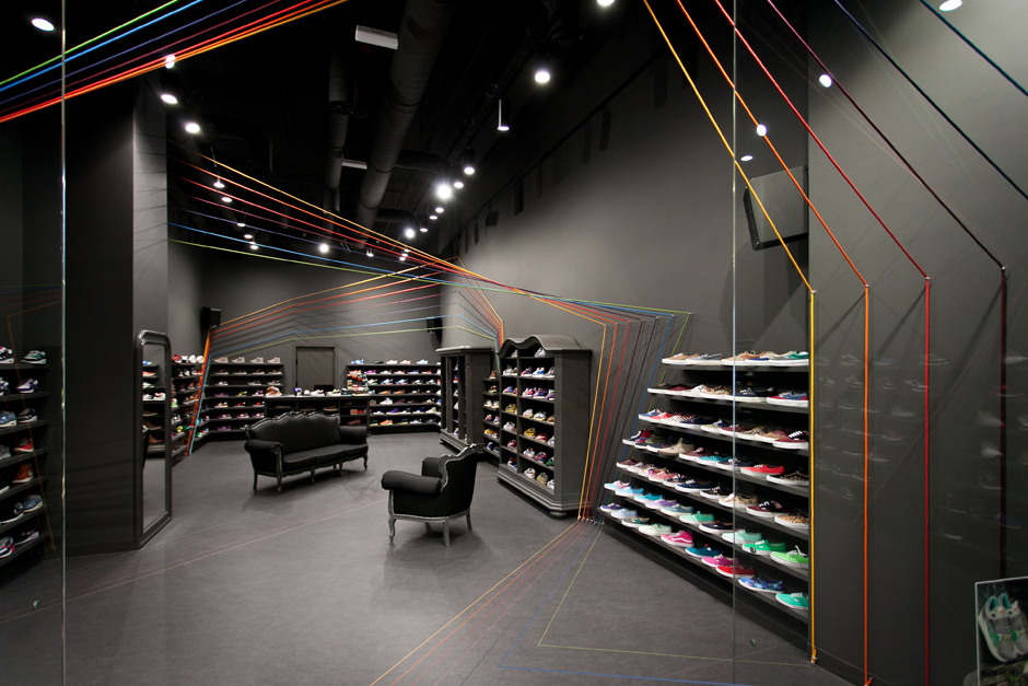 Run Colors Sneaker Store-13