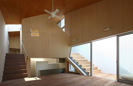 House at Akatsuka by atelier HAKO architects