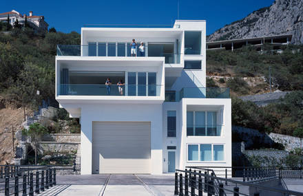 Yacht House by Robin Monotti Architects