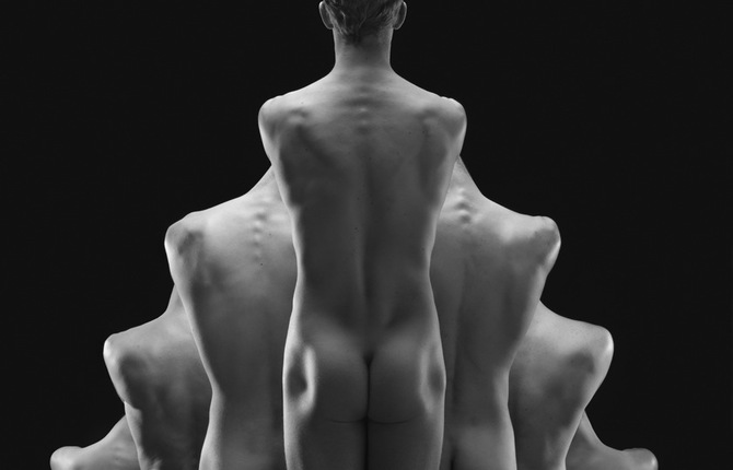 Optical Illusions with Naked Bodies