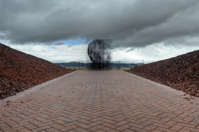 Mandela Sculpture by  Marco Cianfanelli2