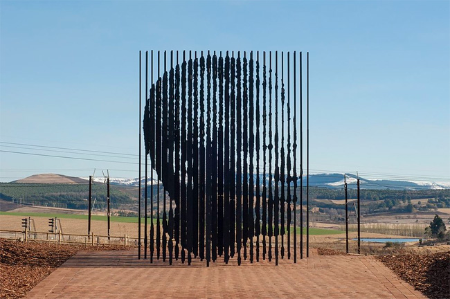 Mandela Sculpture by  Marco Cianfanelli3