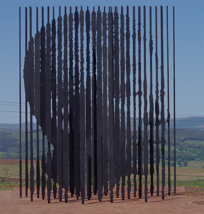 Mandela Sculpture by  Marco Cianfanelli4