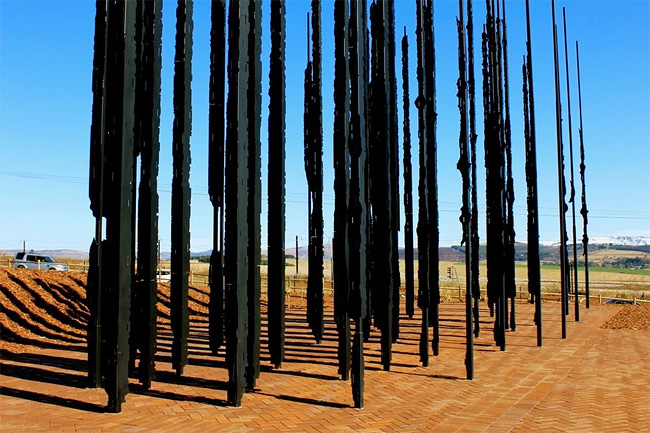 Mandela Sculpture by  Marco Cianfanelli5