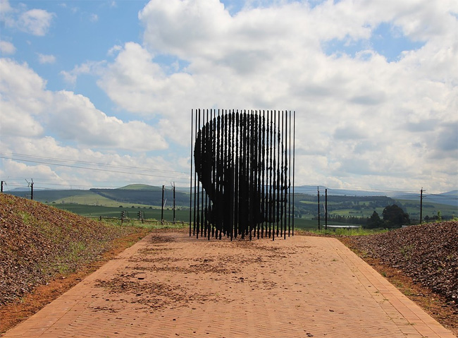 Mandela Sculpture by  Marco Cianfanelli6