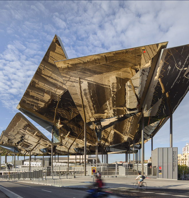 Sculptural Metallic leaves in Barcelona5