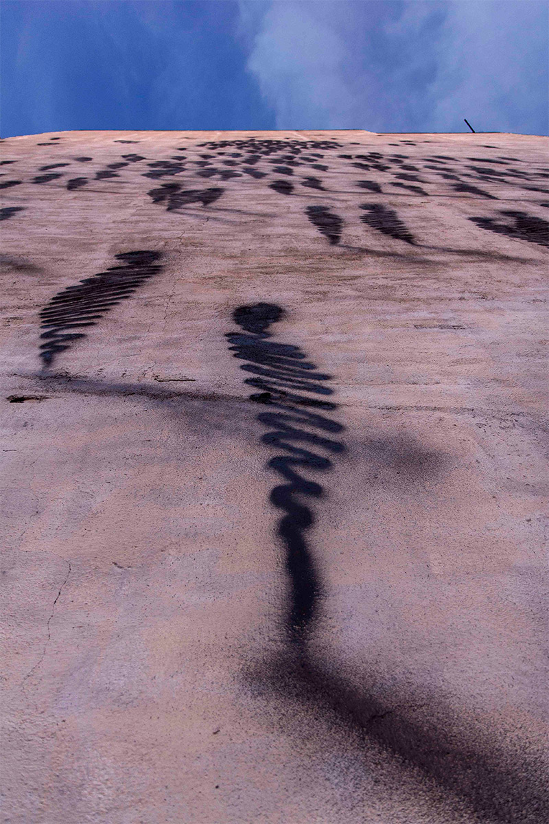 Squiggly Figures Building in Spain5