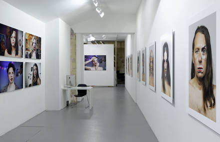 “ID” : une expo de photos qui dérange où votre tablette vous met en relation avec les artistes