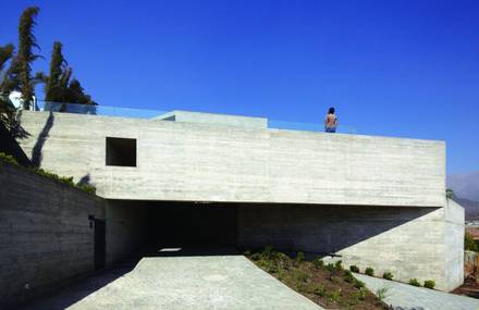 Mirador de los Dominicos House by Carreño Sartori Arquitectos