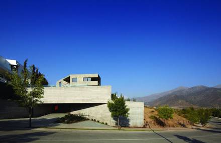 Mirador de los Dominicos House by Carreño Sartori Arquitectos