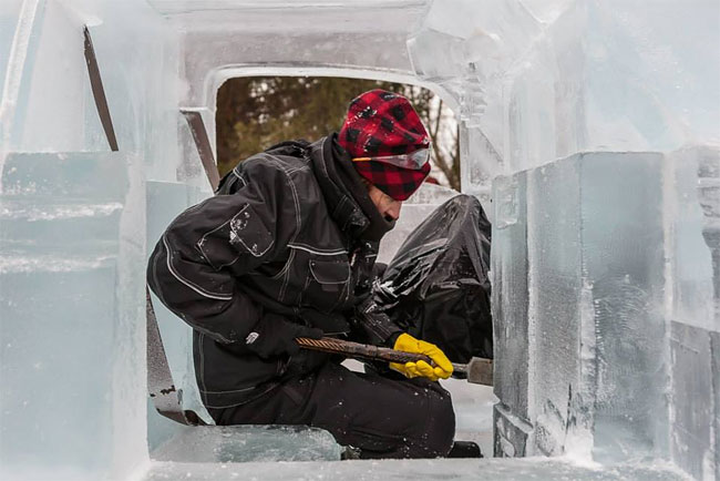 Driveable Truck made of Ice1