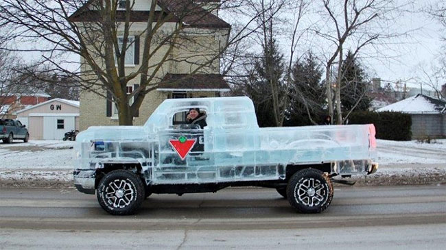 Driveable Truck made of Ice10