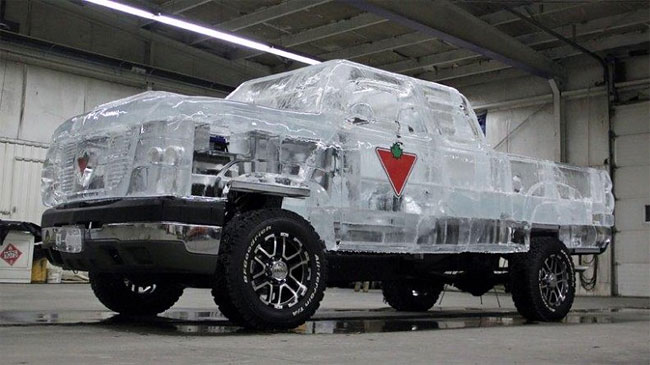 Driveable Truck made of Ice11