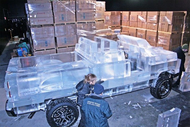 Driveable Truck made of Ice13