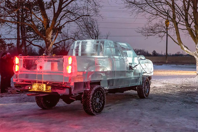 Driveable Truck made of Ice14a